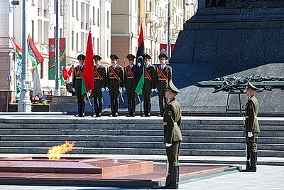 Правительственная делегация Ливии возложила венок и цветы к монументу Победы в Минске