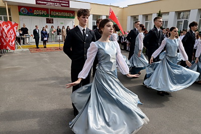 Последние звонки прозвенели для выпускников школ Беларуси
