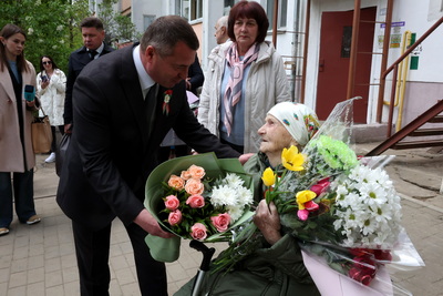 \"Живите всегда под мирным небом\". Ветеран из Могилева дала наказ молодежи беречь свою землю