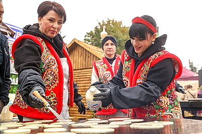Памятник креветке, выставка караваев и подворий. В Белоозерске проходят \"Дажынкі-2025\"