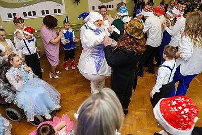 Подарки от большой олимпийской семьи вручили особенным детям из Светлогорска