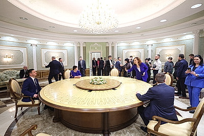Сотрудники ЖКХ посетили с экскурсией Дворец Независимости