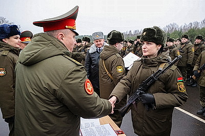Начало освоения военной науки. Около 2,4 тыс. новобранцев приняли присягу в 72-м учебном центре