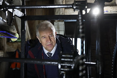 За стрелкой циферблата. Уличные часы - символ города