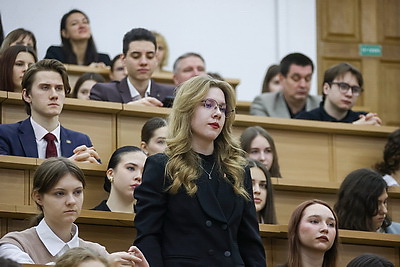 Эксперты и студенты Академии управления обсудили программу соцэкономразвития