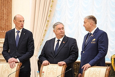О смыслах Дня народного единства. Лукашенко проводит большую встречу с идеологическим активом и экспертами
