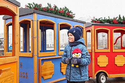 Зимняя сказка и вкусные угощения. Рождественская ярмарка открылась у Дворца спорта в Минске