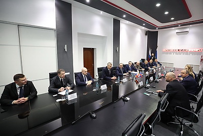 Поставки комплектующих для комбайнов. \"Гомсельмаш\" планирует развивать партнерство с \"Ростсельмашем\"