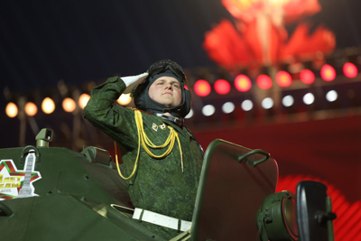 Военный парад по случаю 80-летия Победы прошел у стелы \"Минск - город-герой\"