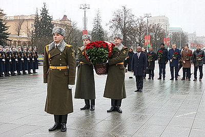 Спикер Сената Республики Кения возложил цветы к монументу Победы в Минске