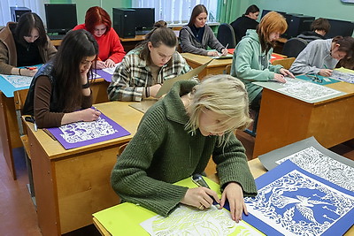 Белорусское ремесло возвращается. В Могилеве студенты колледжа осваивают вытинанку