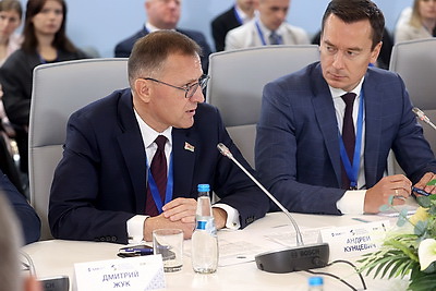 ЕЭФ: мероприятия деловой программы проходят на полях форума