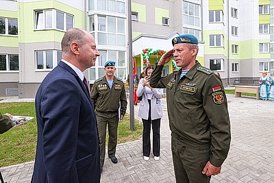 Новый дом для военнослужащих введен в строй в Марьиной Горке