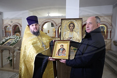 Делегация Нижегородской области передала в храм Гродно иконы и престол Делегация Нижегородской области передала в храм Гродно иконы и престол