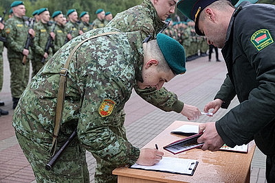 Молодое пополнение пограничников и военнослужащих внутренних войск приняли присягу в Брестской крепости