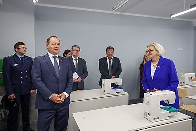 Современная и просторная. Новая школа в Боровлянах на 1 тыс. мест приняла первых учеников