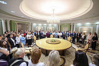 Сотрудники организаций, входящих в систему Управления делами Президента, посетили с экскурсией Дворец Независимости