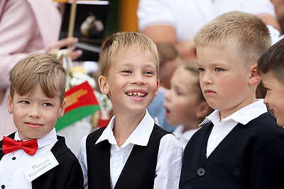 Современная и просторная. Новая школа в Боровлянах на 1 тыс. мест приняла первых учеников