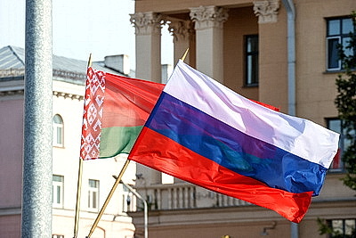 Заместитель председателя Совета Федерации России возложил цветы к монументу Победы в Минске