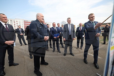 Лукашенко во время рабочей поездки посетил объекты АПК в Шклове