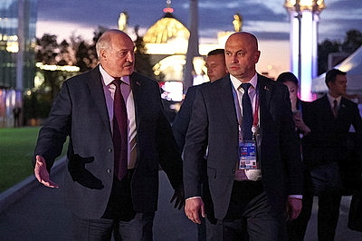 Лукашенко накануне переговоров с Путиным заслушал доклад посла по сотрудничеству с Россией