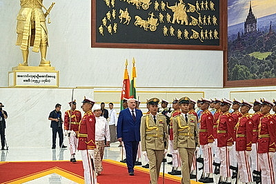 Лукашенко встретился с Мин Аун Хлайном в Президентском дворце в Нейпьидо