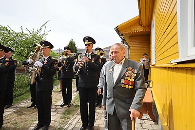 В Гродно поздравляют ветеранов с наступающим Днем Победы