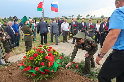 Останки 25 воинов Первой мировой войны захоронили в братской могиле в Гродненском районе