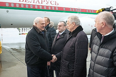 Лукашенко прибыл с рабочим визитом в Россию для участия в саммитах ЕАЭС и СНГ