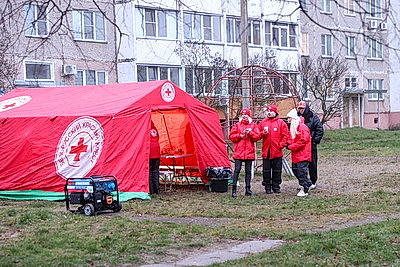 Спасатели работают на месте взрыва газа в Гомеле