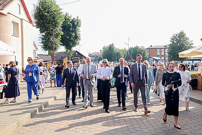 День белорусской письменности. В Лиде прошло открытие новой скульптуры, памятное гашение марки, презентации