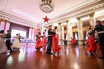 В Минском суворовском военном училище состоялся новогодний бал