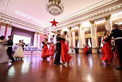 В Минском суворовском военном училище состоялся новогодний бал