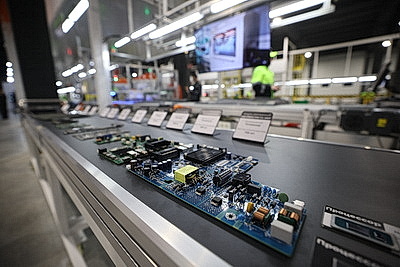 Лукашенко на \"Горизонте\" дал официальный старт массовому роботизированному производству телевизоров с ИИ