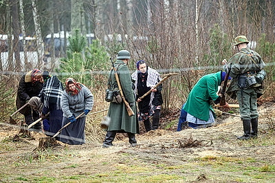 Масштабная военно-историческая реконструкция состоялась в мемориальном комплексе \"Партизанская криничка\" в Гомеле