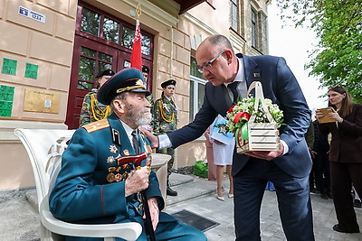 В Гродно поздравляют ветеранов с наступающим Днем Победы