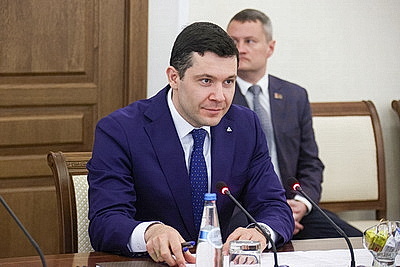 В правительстве состоялась встреча с министром промышленности и торговли России