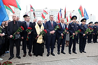 \"Это был не лагерь, а фабрика смерти\". В Тростенце открыли памятный знак жертвам геноцида