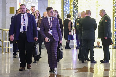 Второе заседание VII ВНС продолжает работу