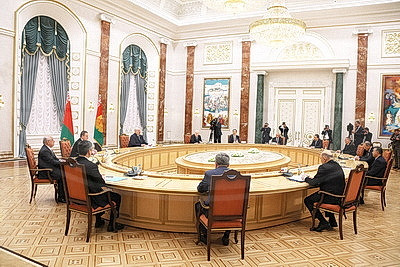 Лукашенко: Беларусь видит в СНГ и ЕАЭС серьезных участников создания справедливого многополярного мироустройства