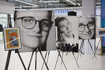 \"Картина - как победа над болезнью\". В Минске открылась выставка воспитанников детского хосписа