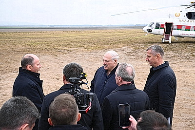 Лукашенко ознакомился с развитием в Беларуси птицеводческой отрасли
