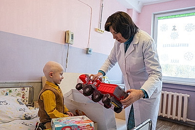 В ожидании новогоднего чуда. Кочанова поздравила юных пациентов РНПЦ детской онкологии