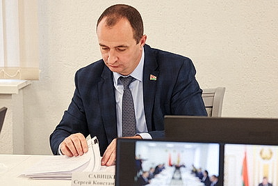 Вопросы животноводства и подготовка к посевной. Крутой посещает Могилевскую область