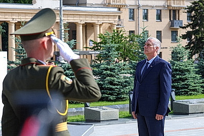 Президент Кубы возложил венок к монументу Победы в Минске