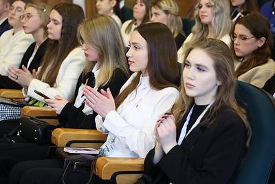\"Живая история\". Встреча ветеранов с молодежью прошла в рамках патриотического форума