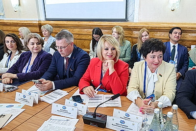 Тематические секции проходят на белорусско-узбекском бизнес-форуме в Витебске