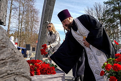 \"Наша святая обязанность - помнить\". В Борках прошел митинг-реквием в память о сожженных деревнях