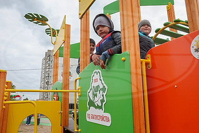 \"Для счастья детей и комфорта взрослых\". В Могилеве открыли новую детскую площадку