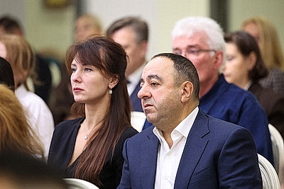 \"Чувствую себя здесь как дома\". В Минске более 20 человек принесли присягу гражданина Беларуси